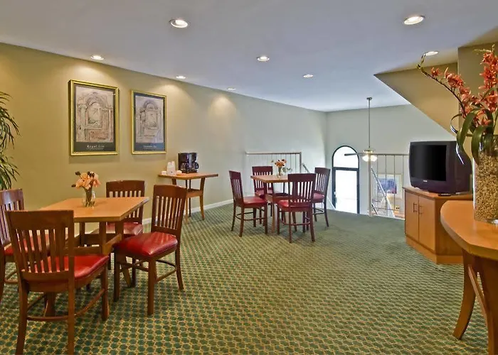 Extended America - - Biltmore Hotel 2*